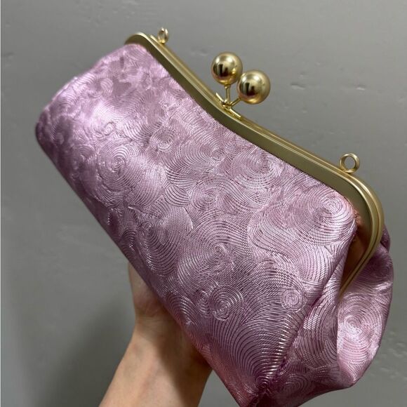 Metallic Fuchsia Cowhide Leather Spiral Embossed Kisslock Baguette Bag/Crossbody - Picture 9 of 12
